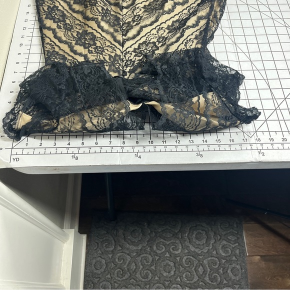White House Black Market Black Lace Overlay V Neck Cocktail Evening Dress 4 NWT - Picture 12 of 12